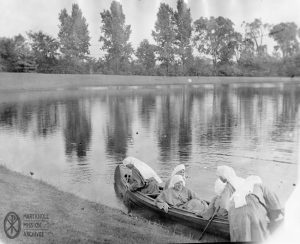 Sisters boating, Figsbys Lake