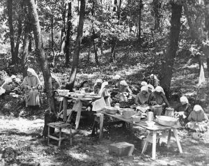 Sisters picnic, 1930s