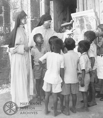 Sister Patricia Marie Callan and Sister Maria del Rey Danforth teaching a catechism class, Malabon, 1941