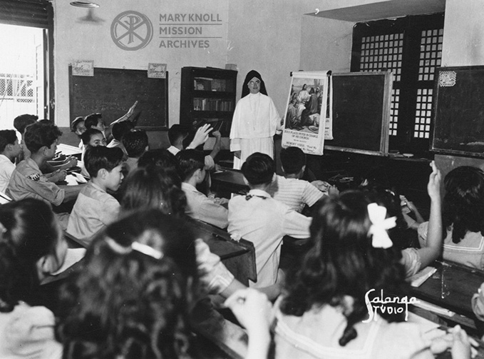 Sister St. Rita McMahon teaching a catechism class, Malabon, 1948