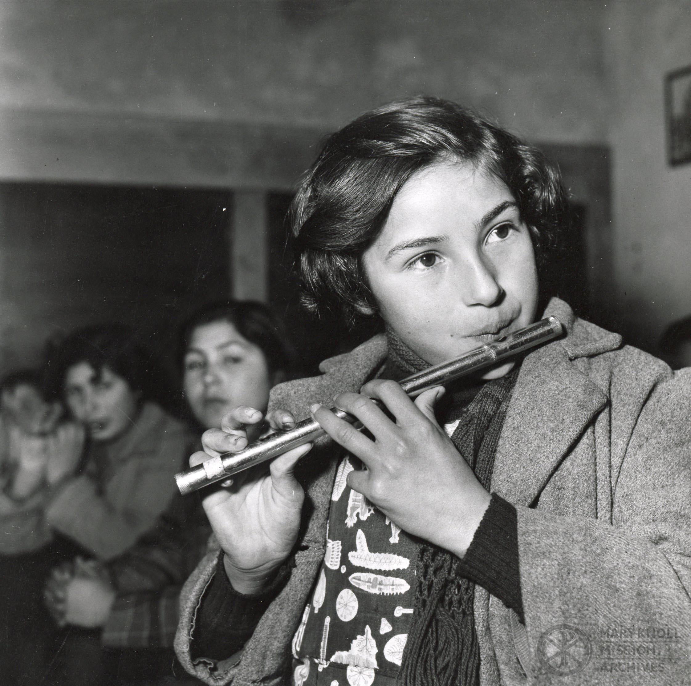 Girl with flute, Chile