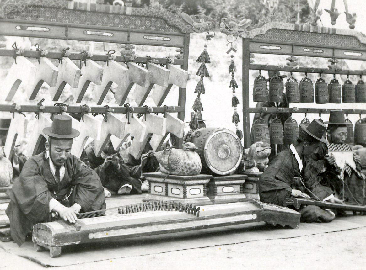 Men playing music, Korea