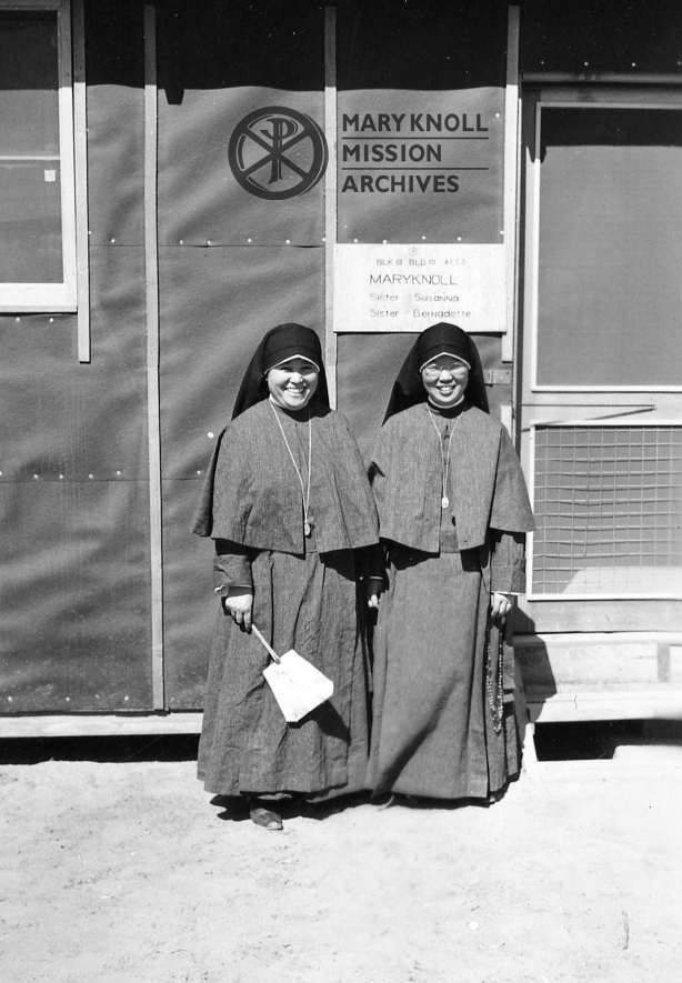 Srs. Mary Susanna Hayashi (right) and Bernadette Yoshimochi (left) at the Manzanar Internment Camp, 1942