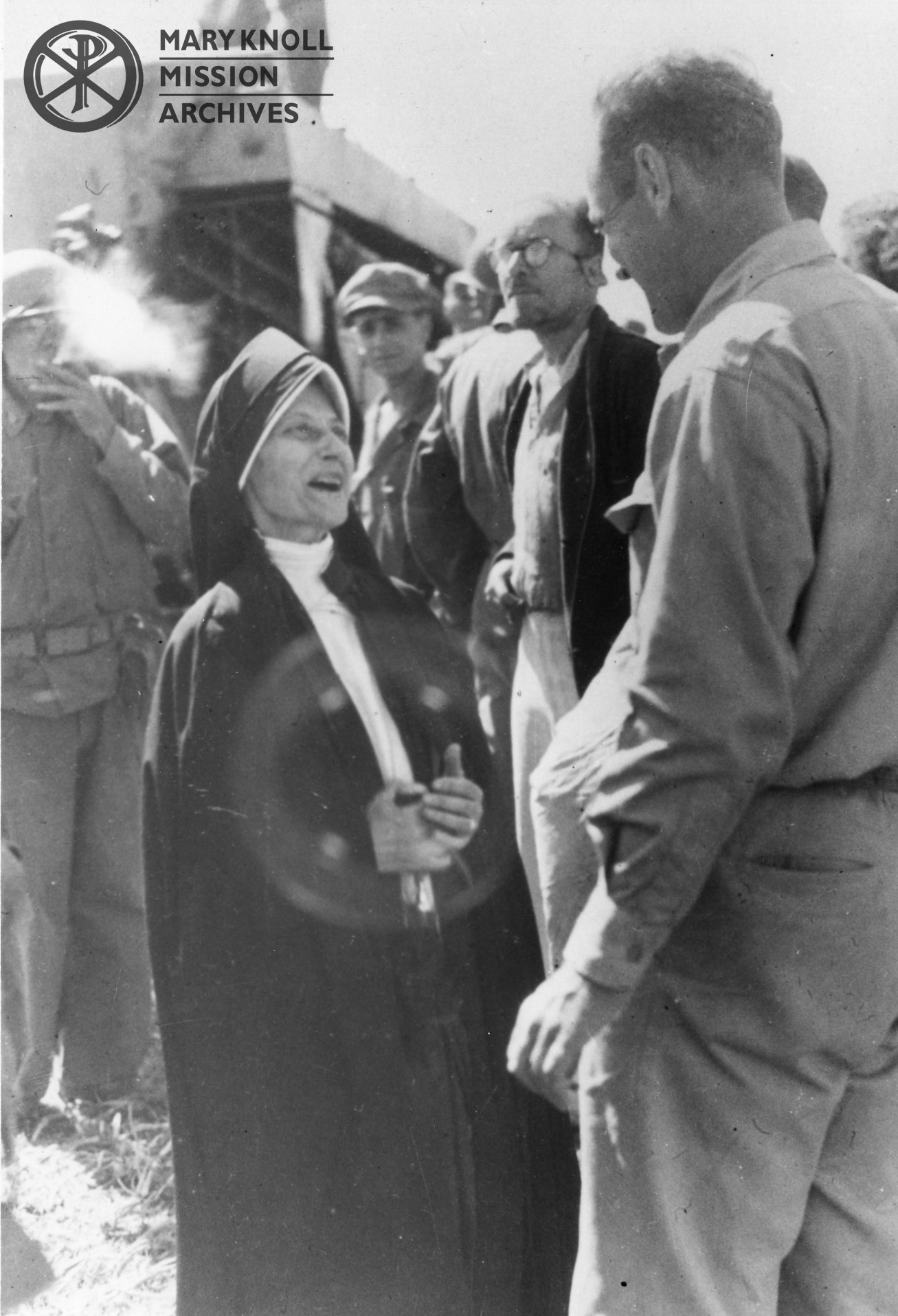 Sr. Mary Alphonsa speaking with a US Soldier, 1945
