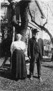 Evidence suggests this is a portrait of Eva (Kern) and Friedrich Dietz, taken before 1920.